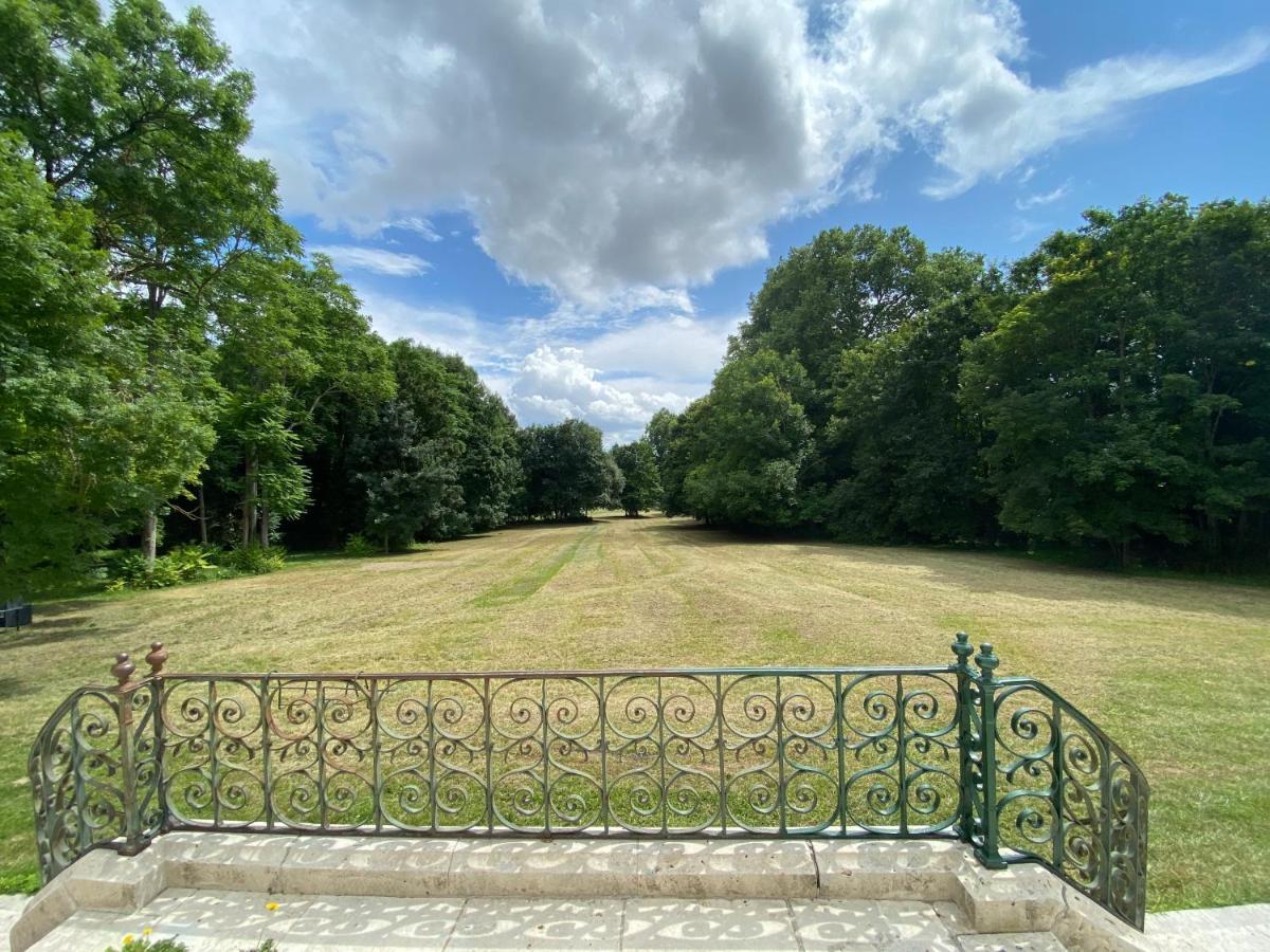 Le Chateau De Courbouzon (Loir-et-Cher)